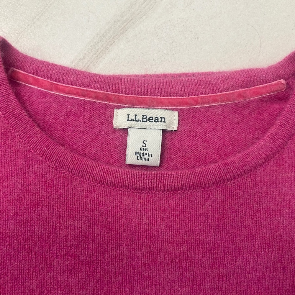 Like New 💖  L.L. Bean Raspberry Cashmere Sweater - Picture 3 of 4